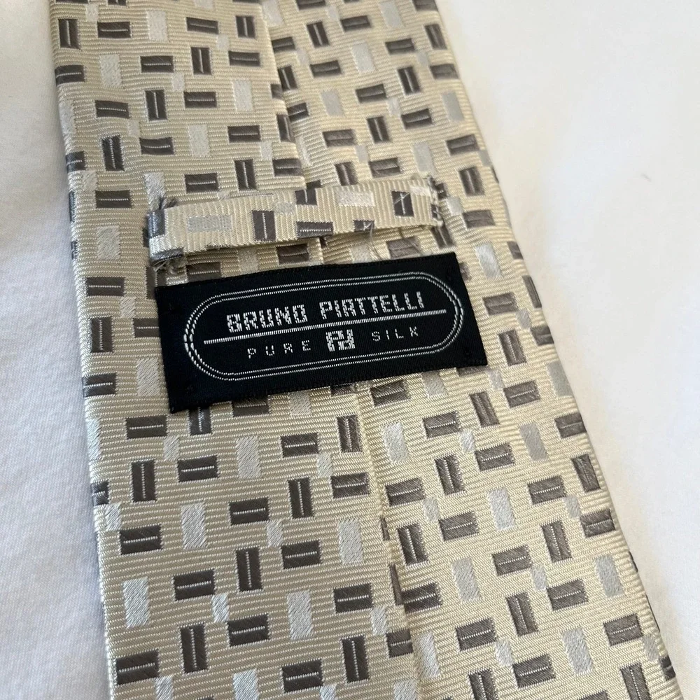 Bruno‎ Piattelli 100% Silk Tie Cream Beige Gray Geometric Made in USA